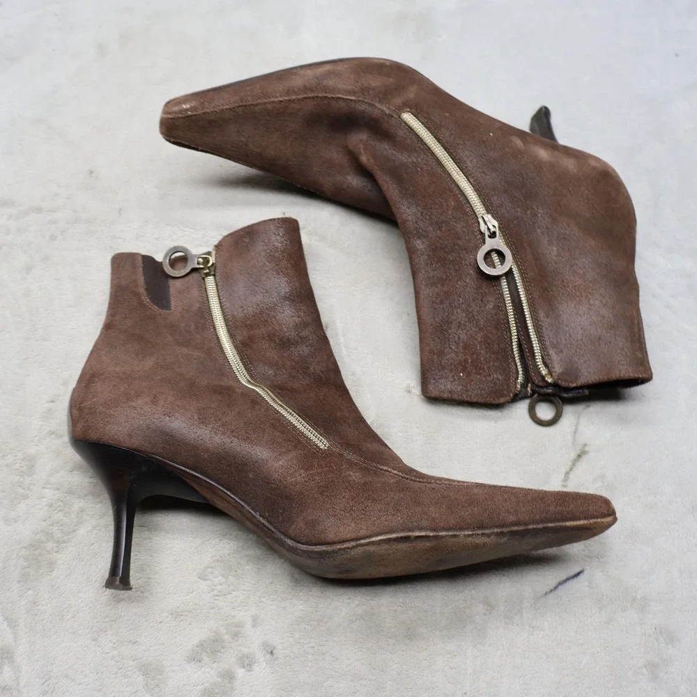 Donald Pliner Women 9M Ankle Boots Brown Suede Pointed Toe Kitten Heel Side Zip